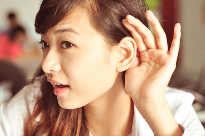 Chòm sao nào “luôn luôn lắng nghe… lâu lâu mới hiểu”?