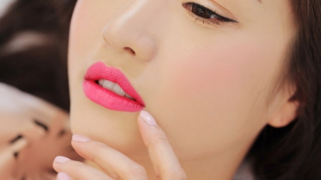 9 mẹo làm đẹp "đa-zi-năng" chỉ với thỏi son dưỡng