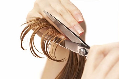 Mẹo cắt bỏ những ngọn tóc chẻ