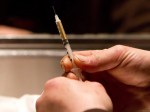 Sơ cứu khi vô tình bị đâm kim tiêm nghi dính máu HIV