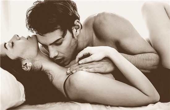 Cách sờ ngực bạn gái luôn thành công 3