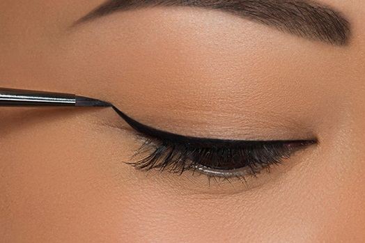 Mẹo trang điểm giúp viền mắt lâu trôi