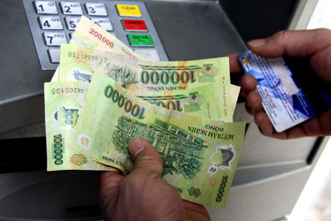 Lưu ý khi đi rút tiền tại ATM để tránh bị nuốt thẻ, nuốt tiền