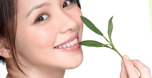 Bất ngờ với tuyệt chiêu se khít lỗ chân lông chỉ bằng rau răm