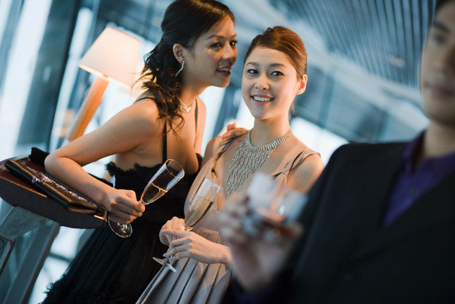 Làm sao để lấy được chồng giàu có?