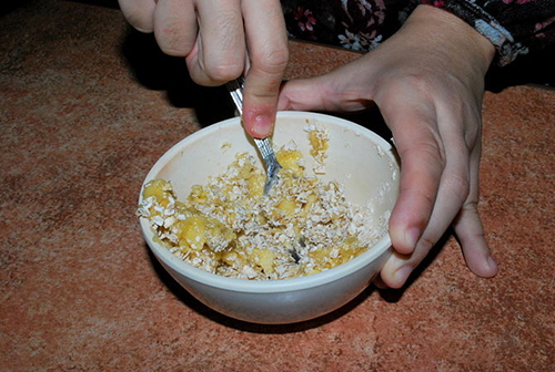 Cách làm mặt nạ yến mạch với chuối cho cô nàng cú đêm