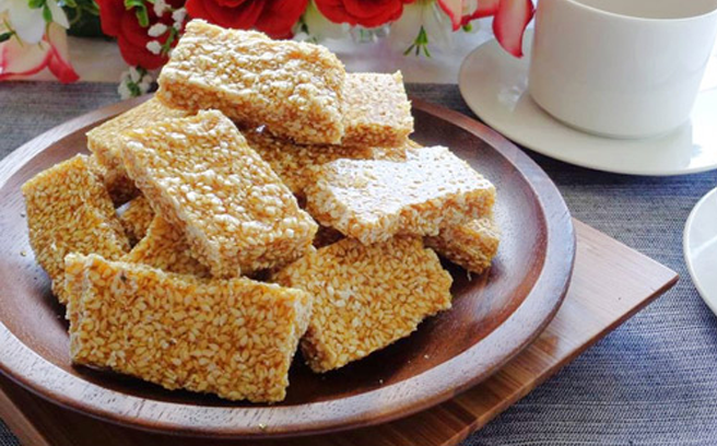 Thử tài làm kẹo vừng cực ngon đãi khách ngày đầu xuân