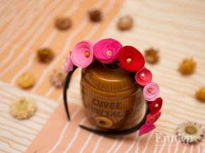 Mẹ làm bờm xinh cho con diện Tết