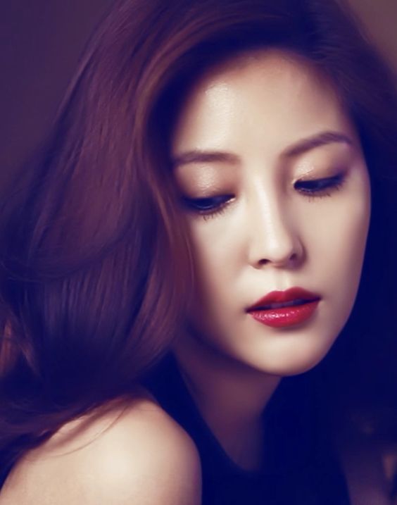 Gợi ý trang điểm phù hợp từng kiểu tiệc tùng ngày cuối năm