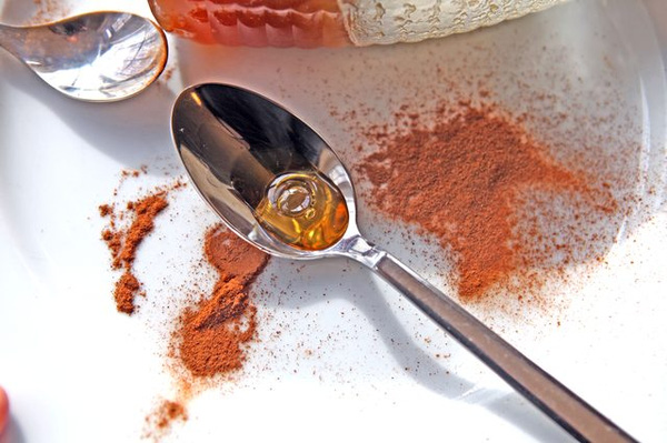 Rửa mặt với mật ong để có làn da tươi trẻ không mụn không khô
