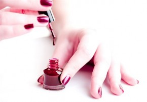 Cách chọn sơn móng tay chuẩn để không bị độc hại