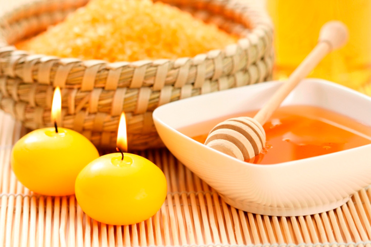 Trắng da, se khít lỗ chân lông với mặt nạ tinh bột nghệ , bơ và mật ong