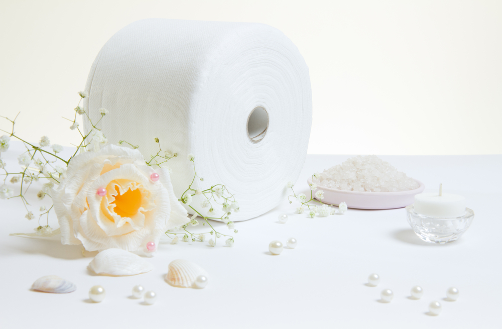 Nguy hiểm chết người phụ nữ dùng giấy vệ sinh khi đi tiểu