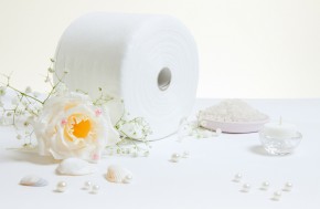 Nguy hiểm chết người phụ nữ dùng giấy vệ sinh khi đi tiểu