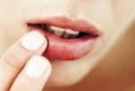 Bí quyết khắc phục mascara lem luốc, son loang lổ và nhiều sự cố trang điểm khác