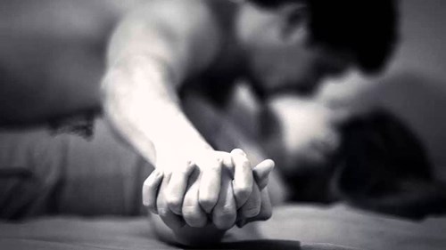 "Hãy cho em một đứa con, em hứa sẽ không nói ra cha nó là ai..."
