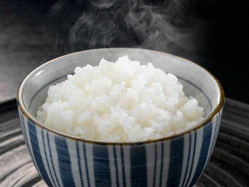 Giật mình trước “hiệu quả” bất ngờ của cách trị mụn đầu đen bằng cơm nắm