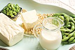 Kéo dài tuổi trẻ và nhan sắc chỉ với trà xanh và đậu nành