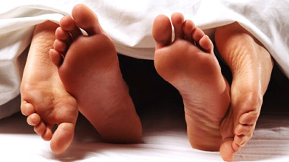 8 điều khi làm "chuyện ấy" đem lại rủi ro cho sức khỏe bạn cần biết