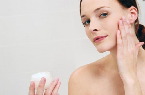 Cách làm kem dưỡng da ban đêm từ táo giúp trị mụn, dưỡng ẩm và chống lão hóa