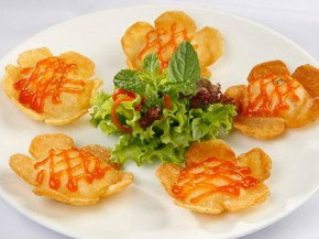 Cùng thưởng thức món Bánh bắp tôm chiên