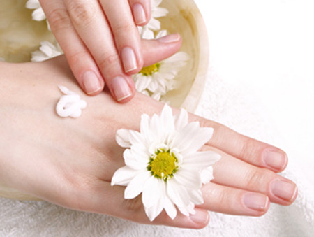 4 mẹo nhỏ giúp bạn duy trì độ mịn màng cho đôi tay