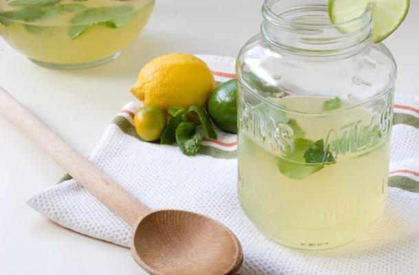 Trị mụn đậu đen cực nhanh chóng với hỗn hợp chanh và mật ong