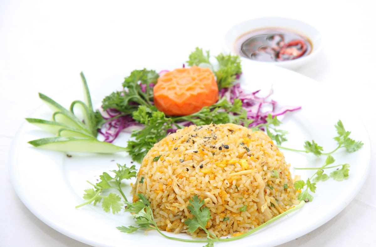 Vị beo béo giòn giòn với Cơm chiên trứng cá