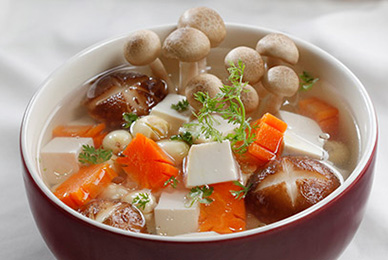 Nấu món Canh nấm hạt sen