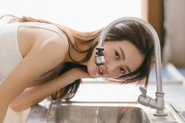 Nếu bạn cứ tiếp tục “hành động” này bạn sẽ càng hủy hoại làn da của mình