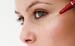 “Chữa cháy” cấp tốc khuyết điểm trên khuôn mặt bằng kem che khuyết điểm