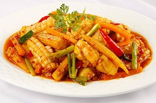 Ngọt giòn món Bắp non xào mực cay