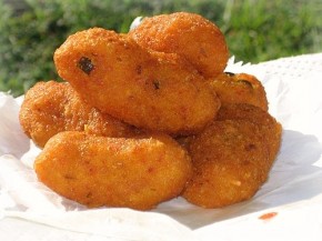 Hương vị thơm ngon cho ngày hè với Bánh cay nhân tôm