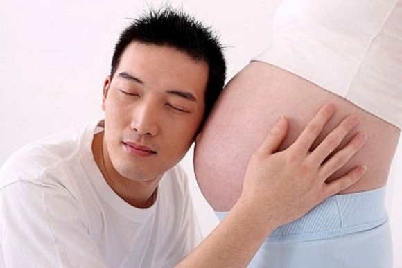 Những hành động của bố gây hại cho thai nhi: Cần bỏ ngay!