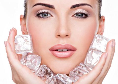 Da trắng hồng siêu tốc nhờ đá lạnh không tốn một nghìn