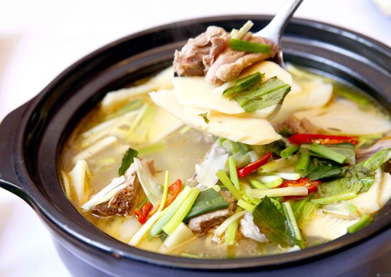 Canh gà măng chua