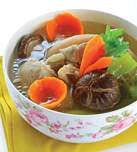 Chân giò hấp bia, món ăn đơn giản đốn tim chồng yêu