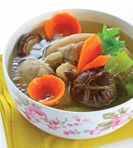 Chân giò hấp bia, món ăn đơn giản đốn tim chồng yêu