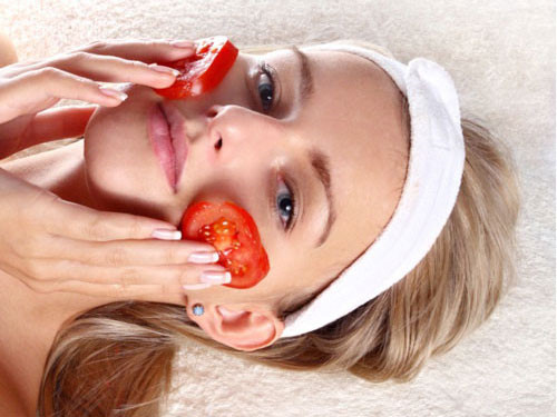 Đặt lát cà chua lên da 1 tiếng, bạn sẽ kinh ngạc khi thấy điều kỳ diệu này xảy ra!