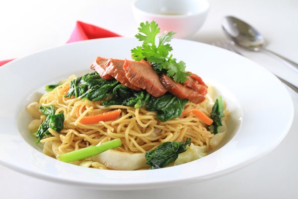 Mì xào xá xíu - Món ngon đặc trưng của người Hoa