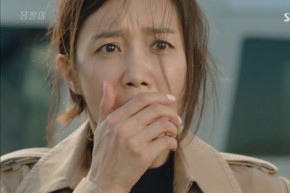 Nhìn thấy ô sin ngực trần bước ra từ nhà tắm, chồng đã có hành động khiến tôi sững sờ