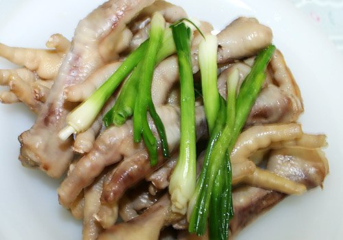 CÁCH LÀM CHÂN GÀ HẤP HÀNH NGON