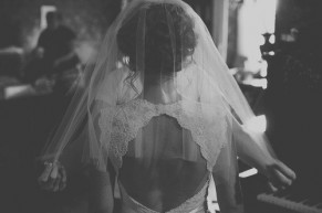 Đàn bà lấy chồng rồi, hạnh phúc hay khổ đau, chẳng phải một mình tự quyết định được…