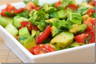 Giảm cân nhanh chóng với món salad bơ cà chua