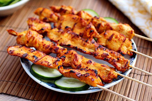 GÀ NƯỚNG XIÊN XỐT ĐẬU PHỘNG ĐẬM ĐÀ KHÁC LẠ