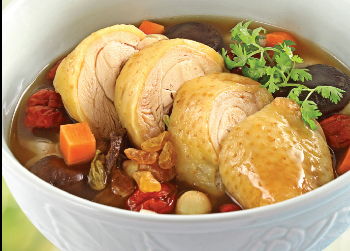 Canh gà hầm củ sen vừa thơm ngon vừa bổ dưỡng