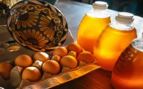 Cách đắp mặt nạ mật ong với trứng gà cho da sáng mịn không ngờ