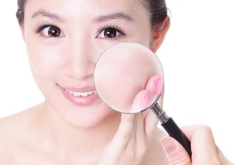 Se khít khìn khịt lỗ chân lông nhờ rau răm
