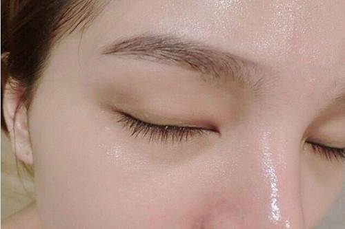 Thoa hỗn hợp này 15 phút, lỗ chân lông se khít lại, da căng mịn như bông bưởi sau 1 tuần