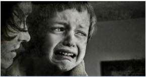 Vợ mất, người chồng một mình nuôi con và chết điếng khi phát hiện con làm điều này mỗi đêm